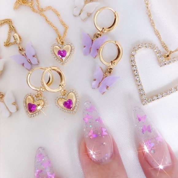 NWT UO Bri Mini Butterfly Charm Hoop Earring - Picture 7 of 7